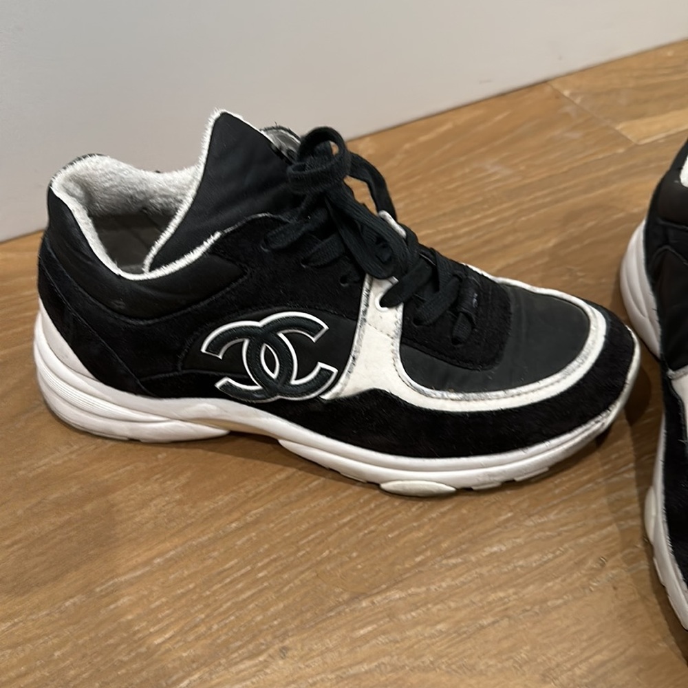 Chanel womens trainer sneakers in black and white size 37.5 - Picture 3 of 12
